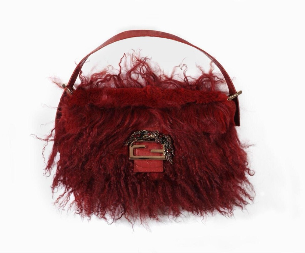 Сумка Fendi «Baguette» из монгольской овчины и кожи аллигатора с пряжкой-логотипом FF, осень-зима 2000–01