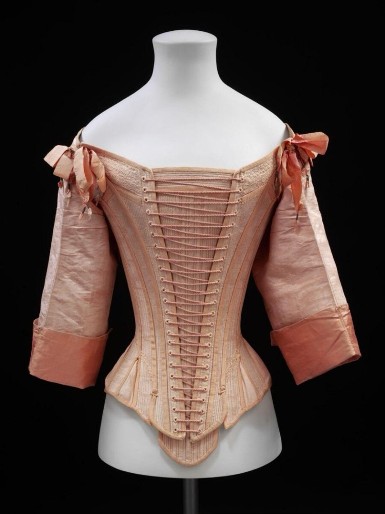 Корсет (stays) со шнуровкой спереди, Англия, 1660–1680 — корсет как нижняя одежда