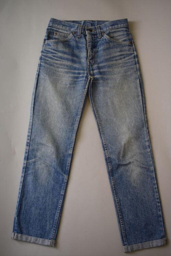 Джинсы Levi's 501 из синего денима, США — классическая модель с номером, введённым в 1890 году