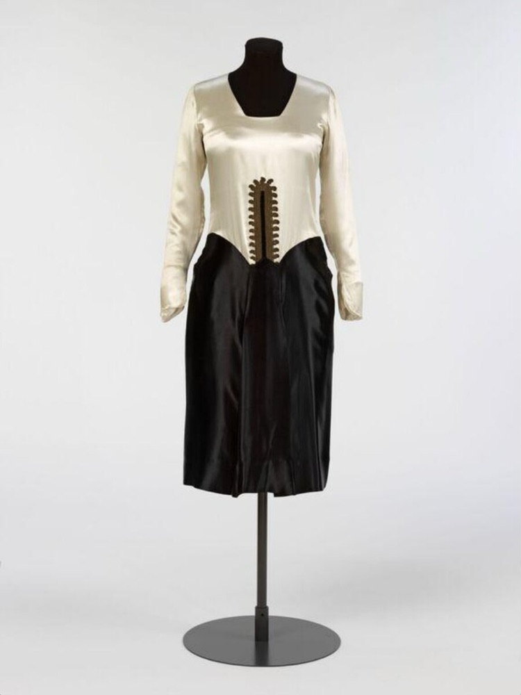 Платье Paul Poiret «La Flute» с талией, опущенной на бёдра, 1924 — канон 1920-х
