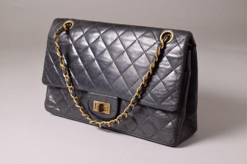 Стёганая сумка Chanel из чёрной кожи на золотой цепочке (силуэт 2.55), Париж, ок. 1965