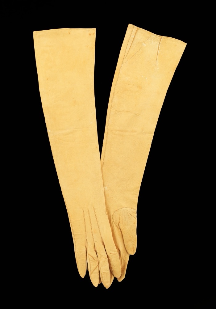 Длинные вечерние перчатки из кожи, США, 1805 — к платью с коротким рукавом