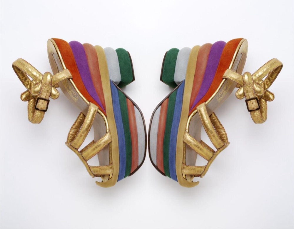 Сандалия Salvatore Ferragamo на пробковой платформе, обтянутой разноцветной замшей, Италия, 1938